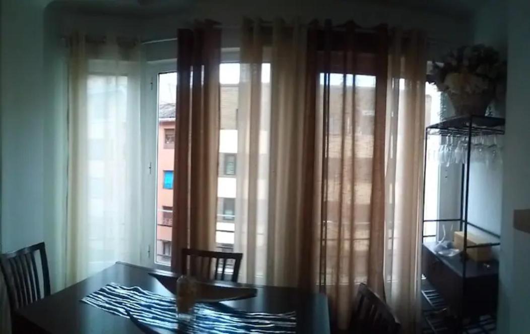Las Golondrinas Habitacion En Piso Centrico Para Una O Dos Personas Zaragoza Exterior photo